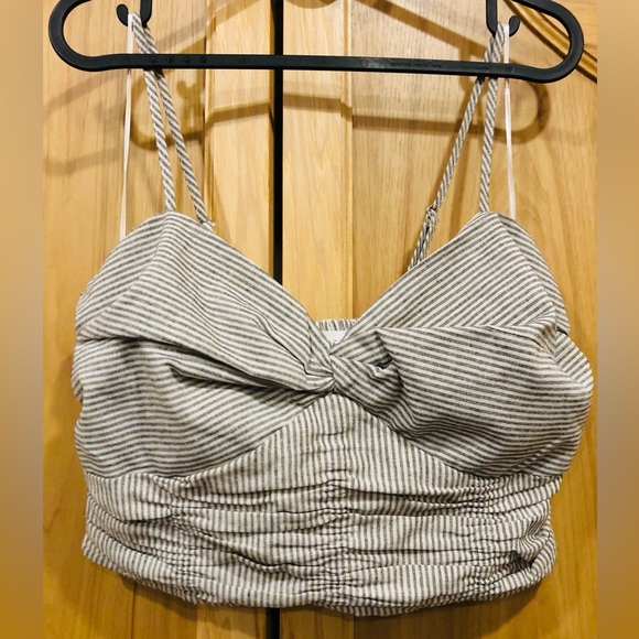 Nectar Clothing Tops - 🎉 3 for 20 Beige and White Sleeveless Tie Front Tank Top